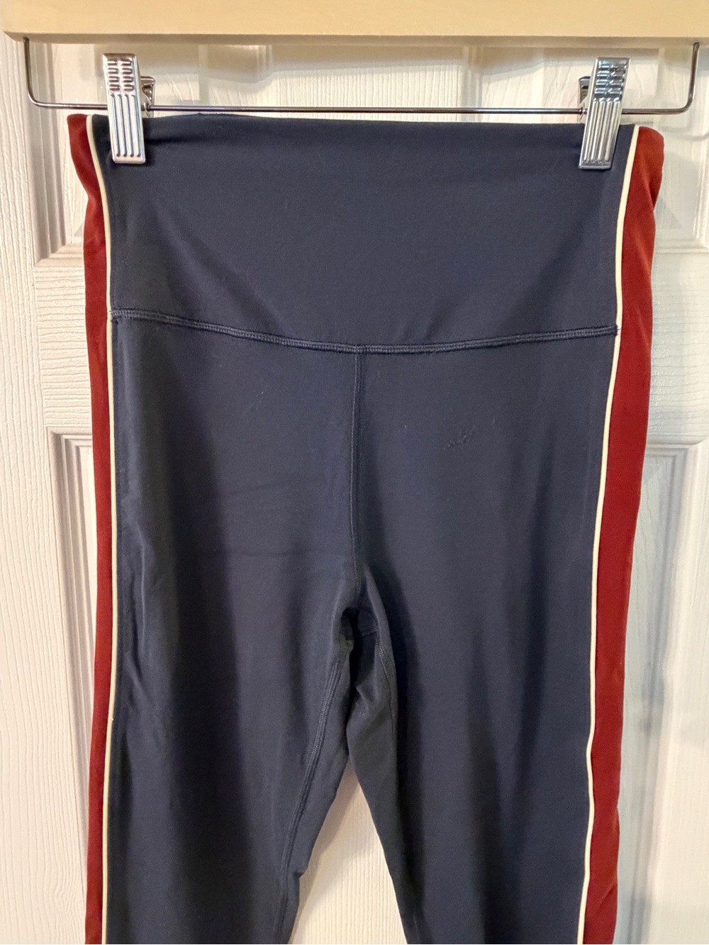 🆓 B2G1 FREE all in motion Navy Leggings with Burgundy and White Side Stripes - Picture 2 of 6